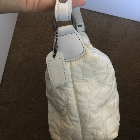 White coach bucket purse - Picture 2 of 7